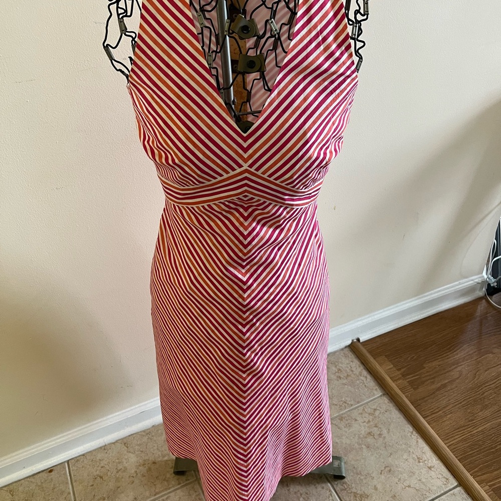 Ann Taylor. Size 0. V-Neck Dress